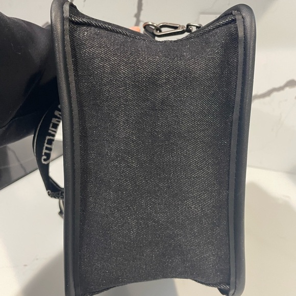 Steve Madden Black Messenger Bag Sleek and Minimalist - Picture 13 of 16